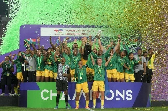 Banyana Banyana lift the WAFCON trophy, 2022
