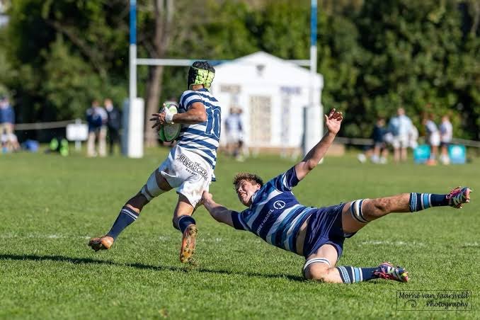 Jake Dave, SACS number 10, steps a Rondebosch tackler